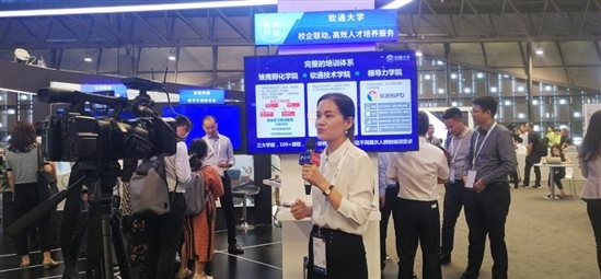 “云”開見日，“AI”生花，軟通動力攜五大主題亮相華為HC大會